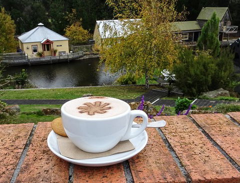 Fishlips Cafe & Accommodation - Gold Coast Attractions 0