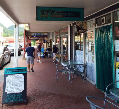 J J's Coffee Lounge - Gold Coast Attractions 0