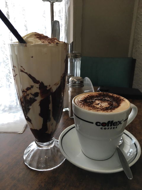 J J's Coffee Lounge - Gold Coast Attractions 7