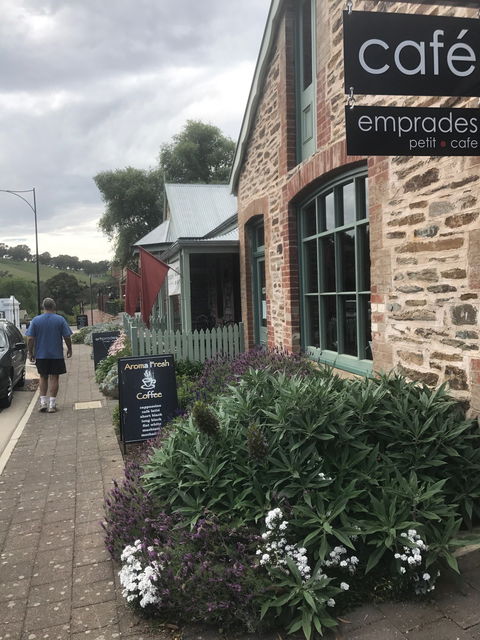 Emprades Petit Cafe - Gold Coast Attractions 5