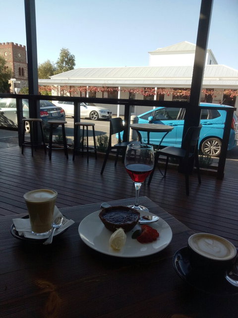 Thunderbird Kitchen - Gold Coast Attractions 12