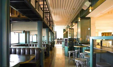 Apple Daily Bar & Eating House - Gold Coast Attractions 6