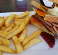 Trinity Beach Bar  Grill - Gold Coast Attractions
