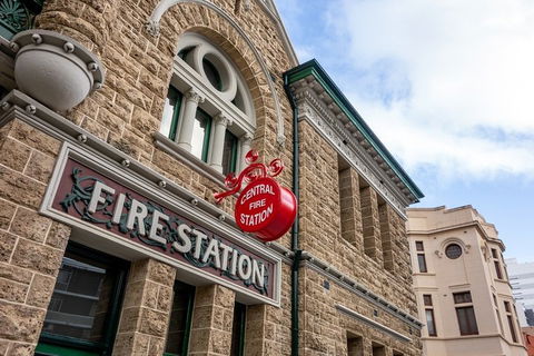 Perth Scavenger Hunt: Perched On A Swan - Gold Coast Attractions 5