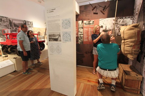 Cairns Aquarium And Small Group City Sightseeing Tour - Gold Coast Attractions 1